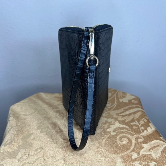 BLACK FAUX LEATHER WALLET WRISTLET ZIP AROUND VEGAN - Picture 3 of 6